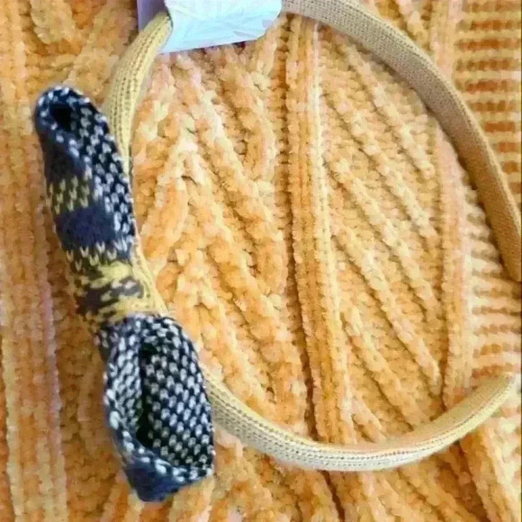 Tommy Bahamas Girl Chenille Sweater With Plaid Skirt & Headband Nwts Size 5/6. - Picture 2 of 7